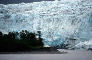 Schlauchboot vor dem Childs Glacier