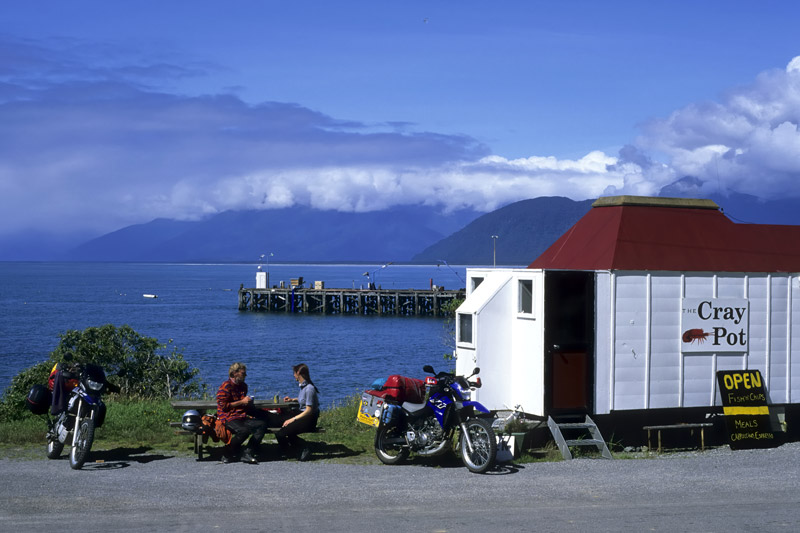Pause an einem Imbiss am s�dlichen Ende der Westk�stenstra�e in Jackson Bay  