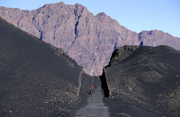  Stra�e in der Caldera von Fogo 