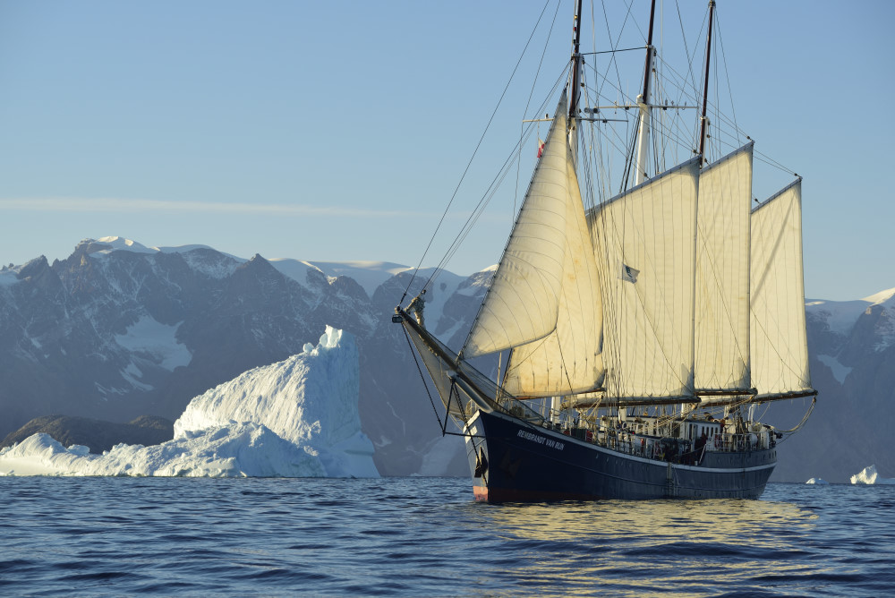 unter vollen Segeln in der Hall Bredning