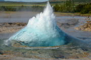Der Geysir Strokkur bricht aus