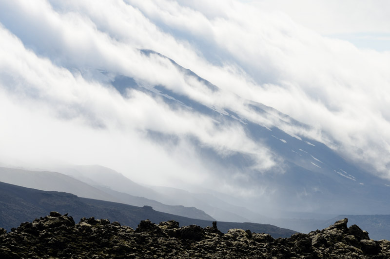 Island: flie�ende Wolken �ber der Hekla 