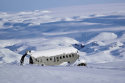 seit 40 Jahren liegt das notgelandete Flugzeug an der S�dk�ste