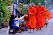Almosengang in Luang Prabang 