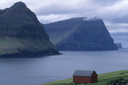 typische Fjordszenerie auf den F&auml;r&ouml;er-Inseln