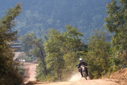 Piste im Urwald nahe der Grenze zu Burma