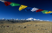 Gebetsfahnen �ber dem Shishapangma