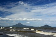 Der Vulkan Momotombo �ber dem Lago Managua